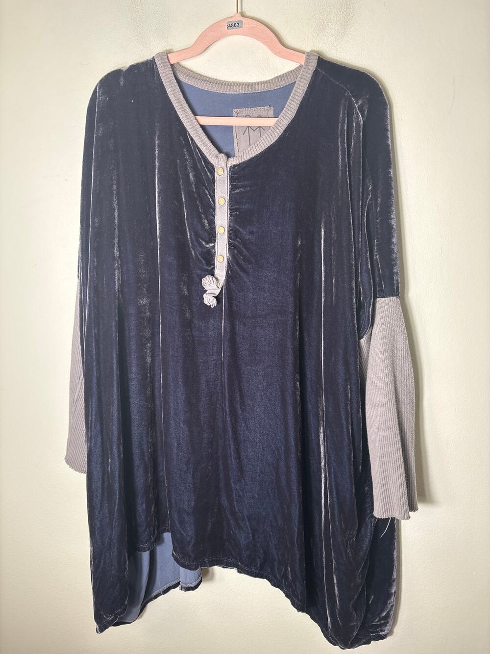 Pete & Greta Black Velvet Mixed Media top sz M
